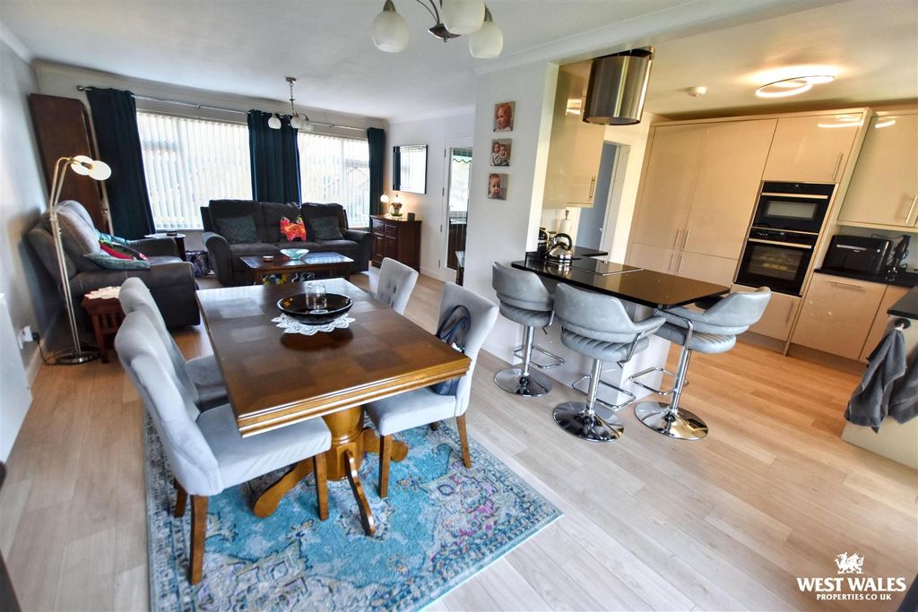 Property photo 2 of 20 16 (4).Jpg