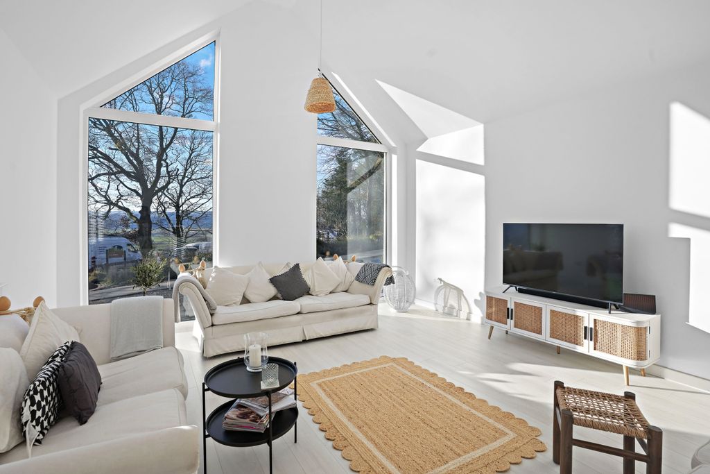 Property photo 2 of 23