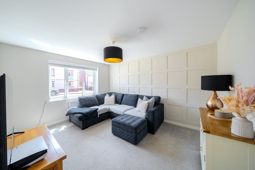 Property photo 2 of 39