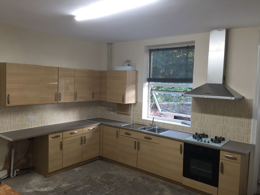 Property photo 1 of 7 Kitchen