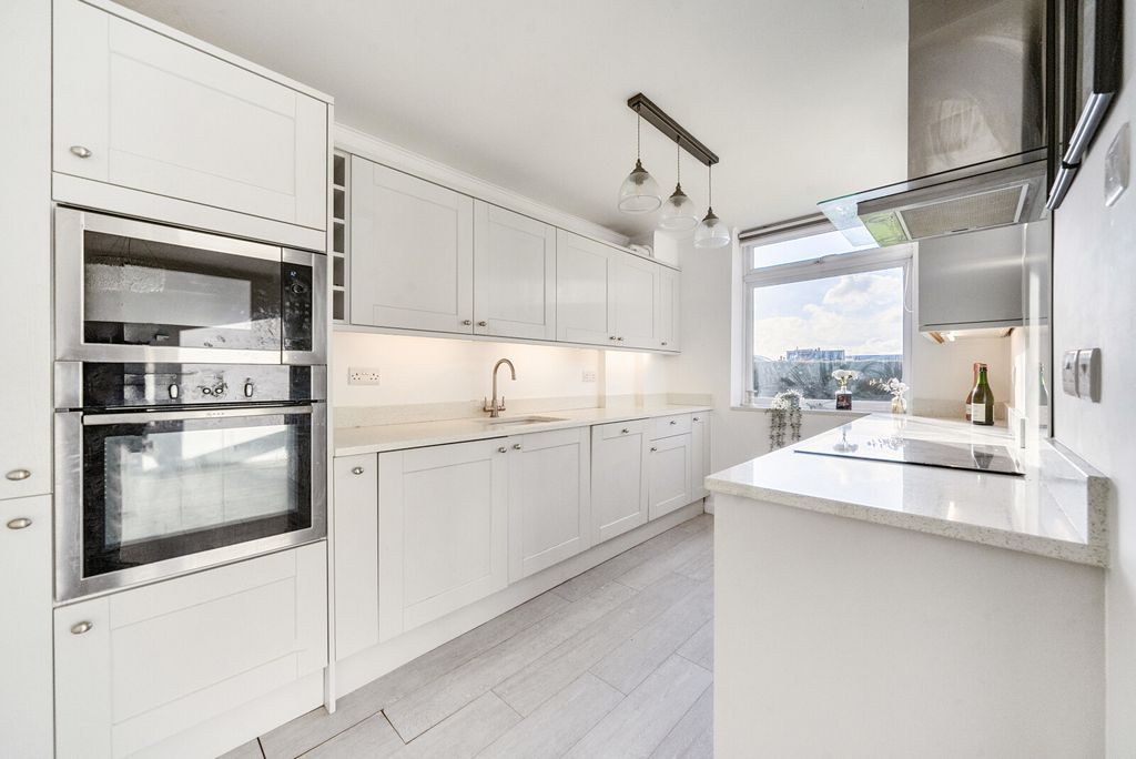 Property photo 3 of 14 Kitchen