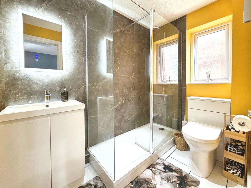 Property photo 3 of 27 Family Shower Room