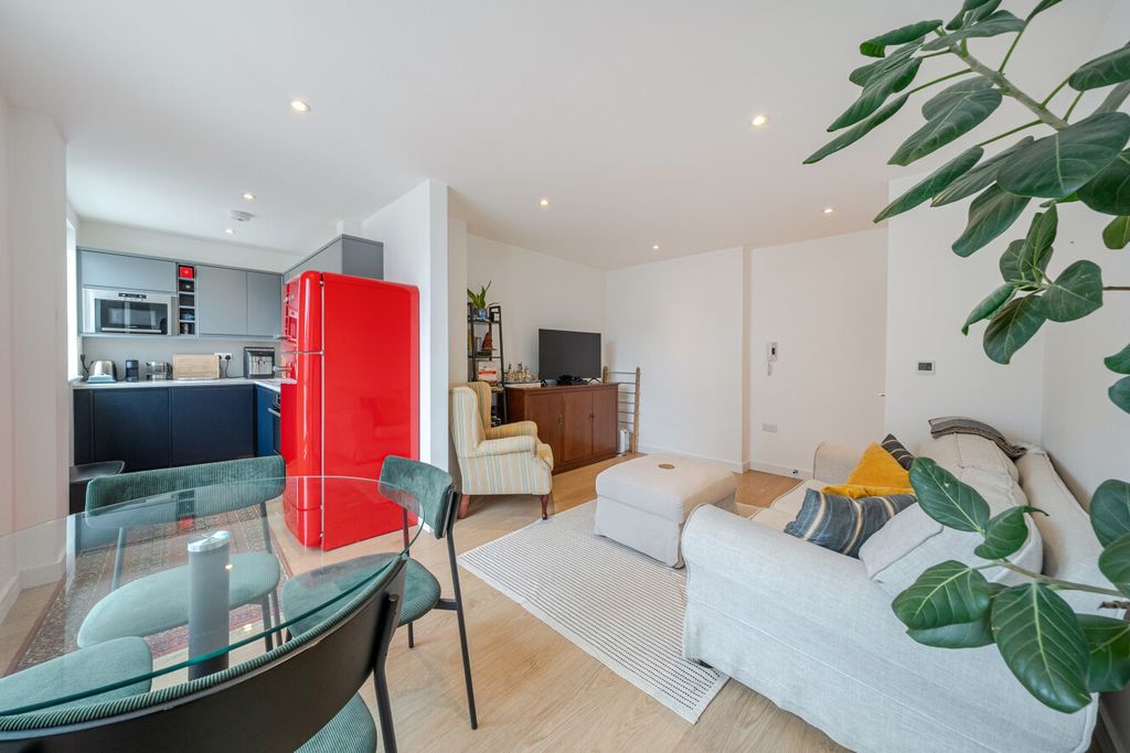 Property photo 2 of 17 1433468-7-69c254E...