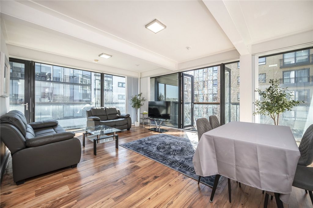 Property photo 3 of 10 Reception