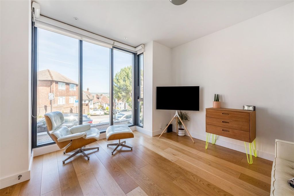Property photo 2 of 24 1 Tivoli Road -12.Jpg