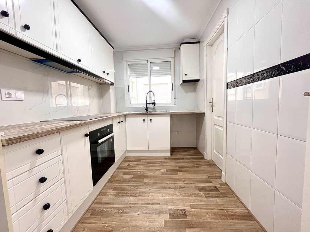 Property photo 2 of 31