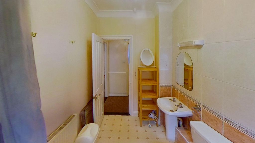 Property photo 3 of 11 Hampshire Terrace (32-32) (2 Flat) Photo 1