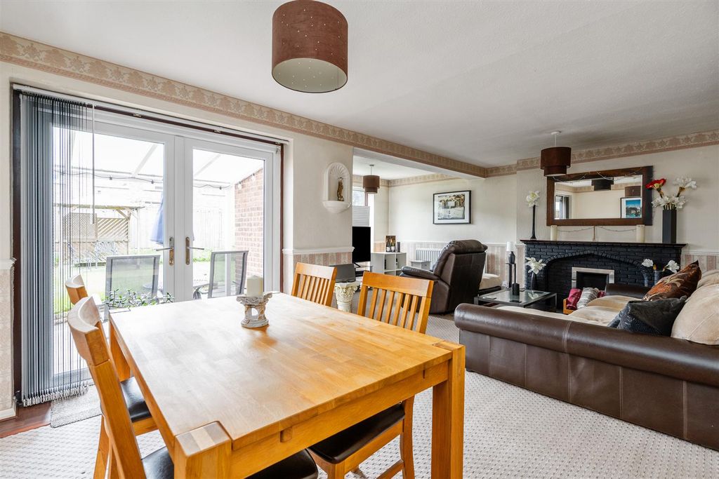 Property photo 2 of 14 22 Merecote Road_11.Jpg