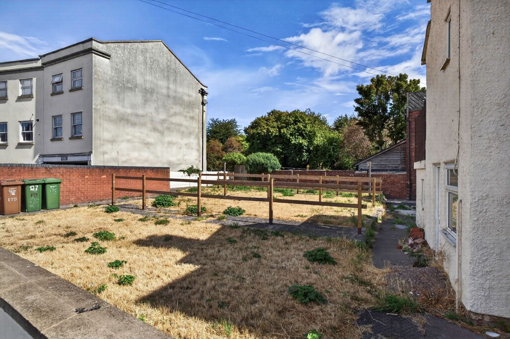 Property photo 2 of 26 Gardens