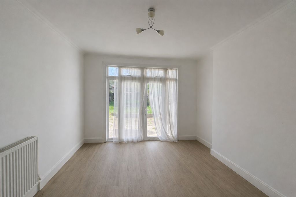 Property photo 3 of 9 E64229Fd-4Aa2-4608-B9B7-0A430d1267A8