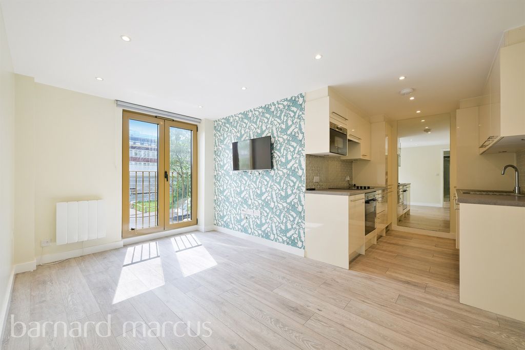 Property photo 3 of 7 Living Room