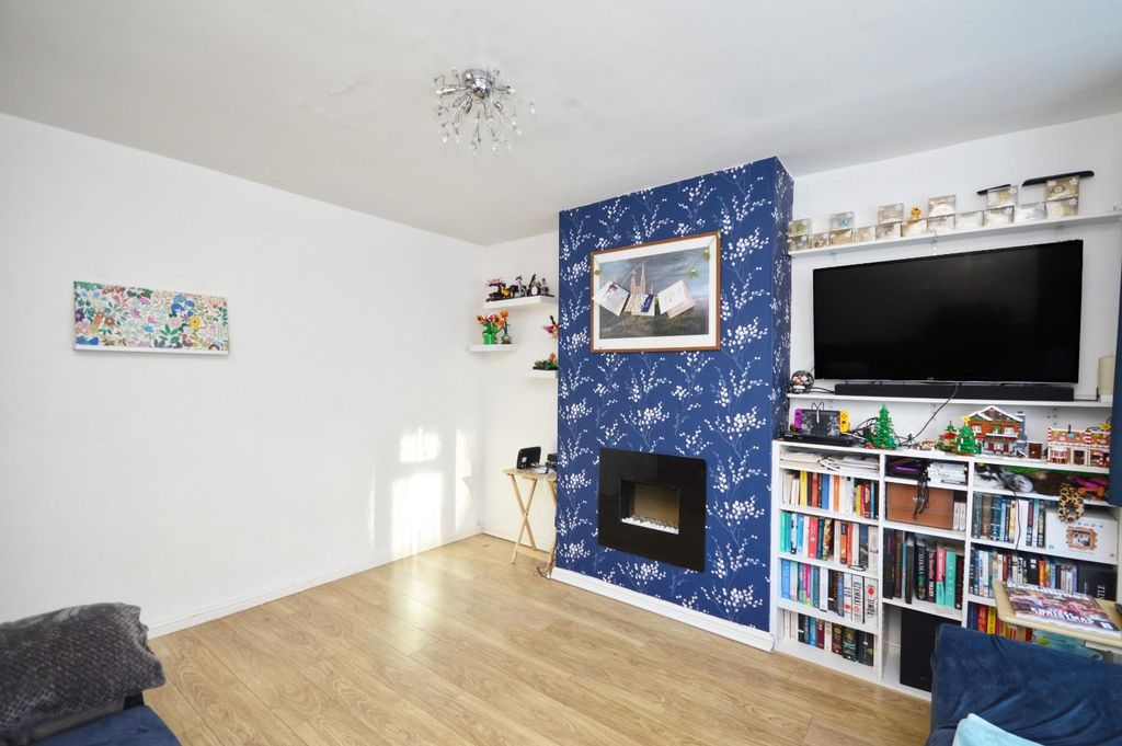 Property photo 3 of 18