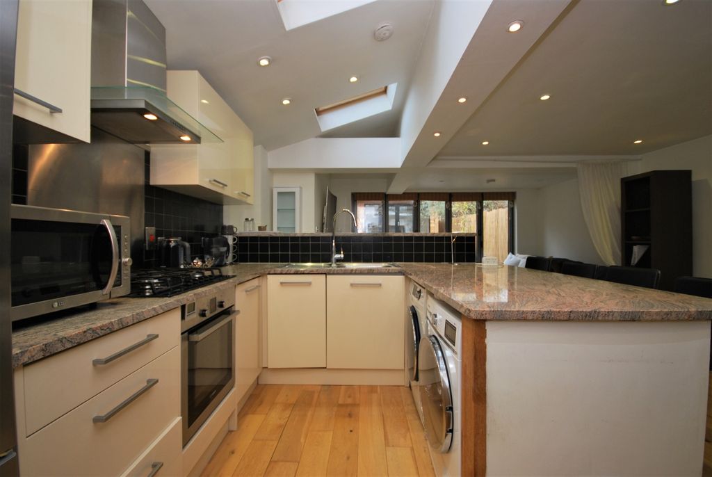 Property photo 3 of 10 Kitchen Diner