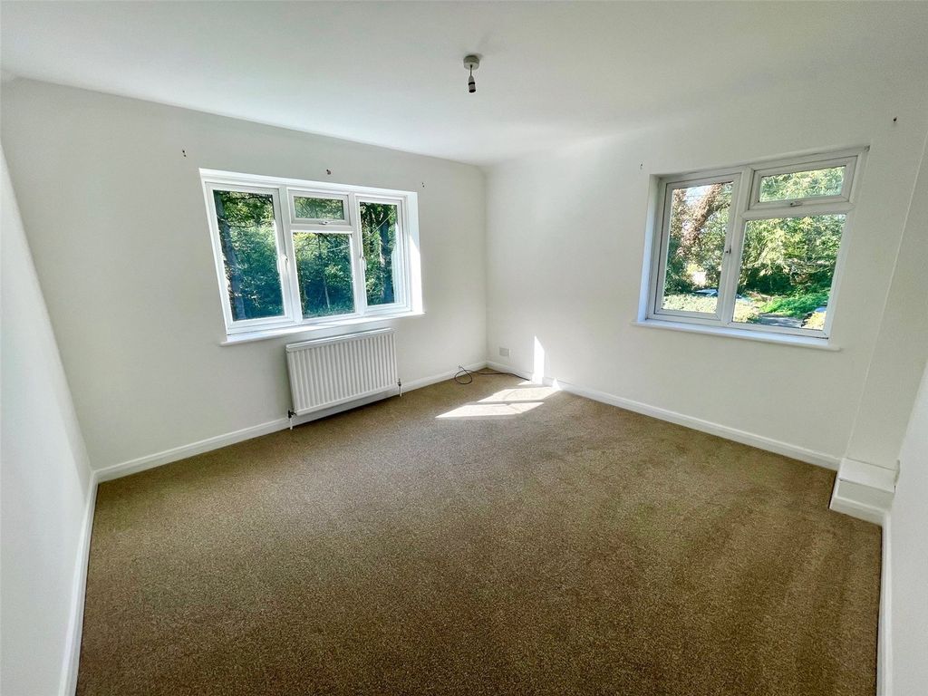 Property photo 2 of 17 Picture No. 25