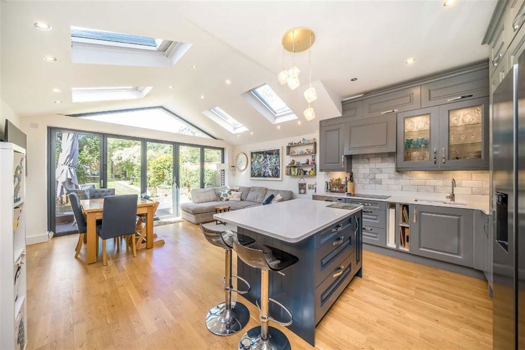 Property photo 2 of 18