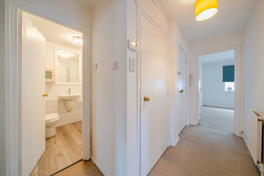 Property photo 3 of 8 1536775-7-6Ad0Bc6...