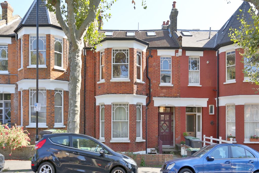 Property photo 1 of 11 2 Bedroom Flat For Rent