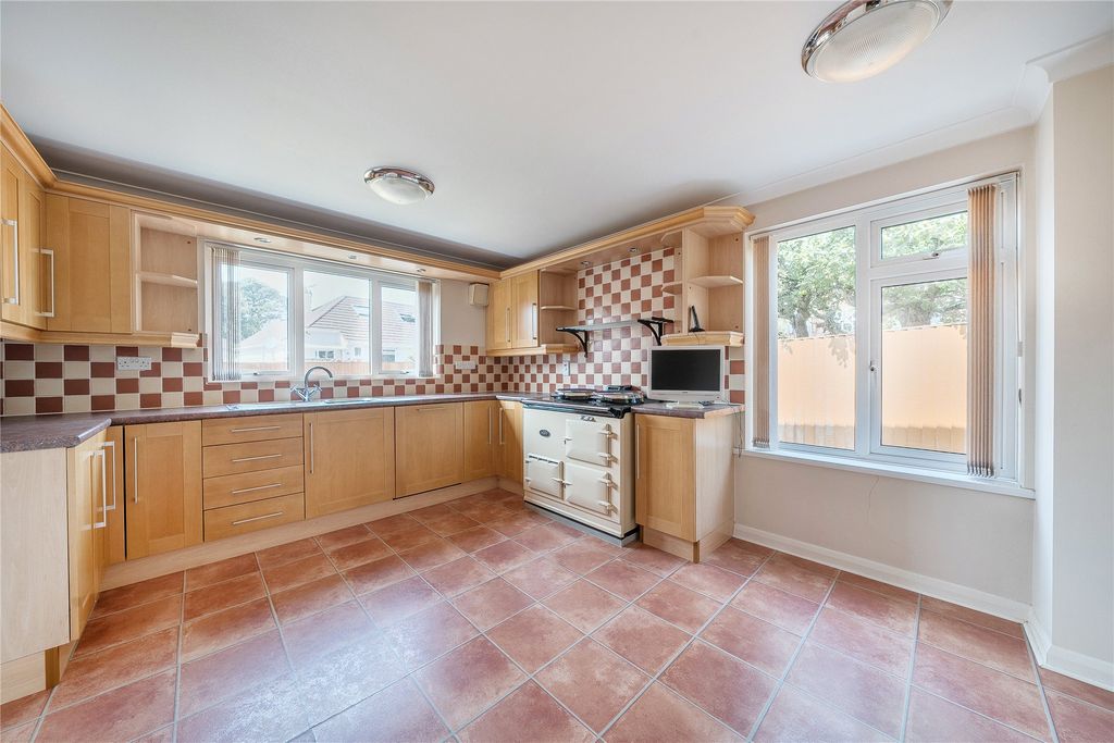 Property photo 3 of 18 Picture No. 10
