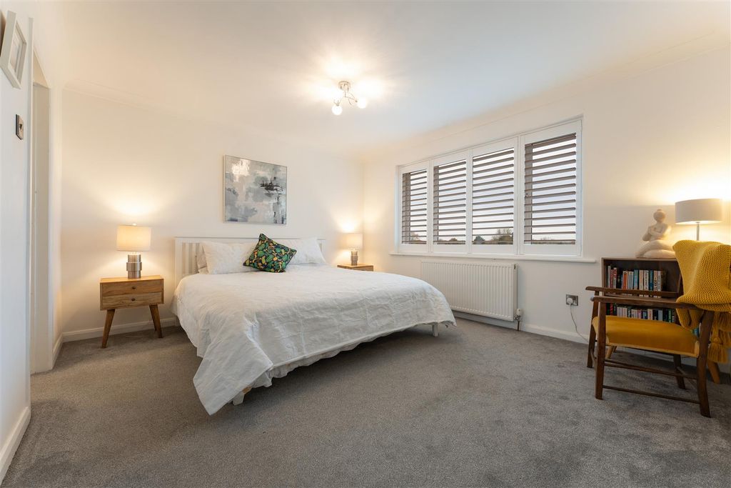 Property photo 3 of 31 8 Old Forge Close.Jpg