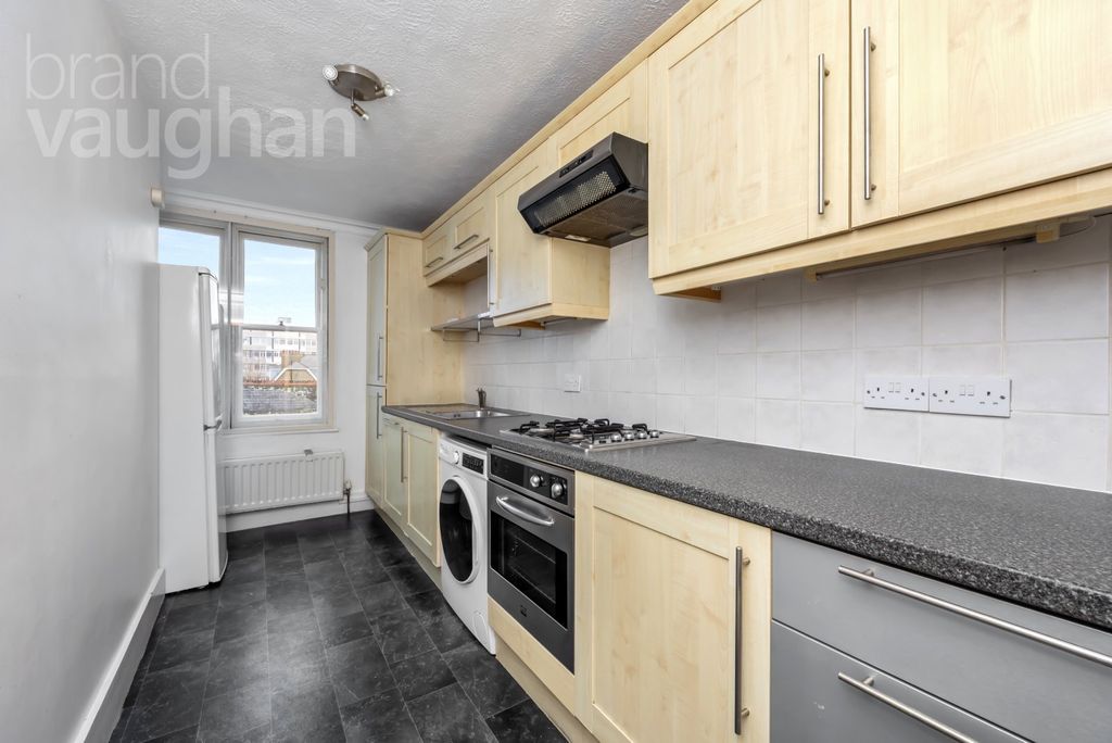 Property photo 2 of 25 Picture No. 28