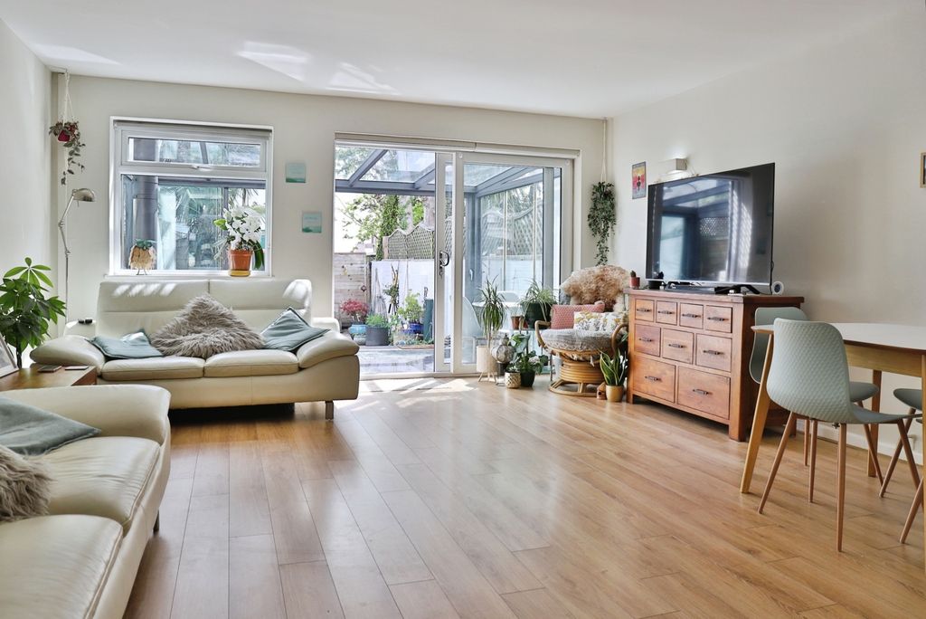 Property photo 2 of 20 Pbox-Img.Jpg