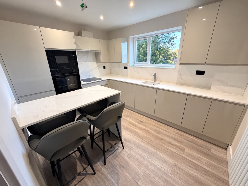 Property photo 2 of 6 6204652
