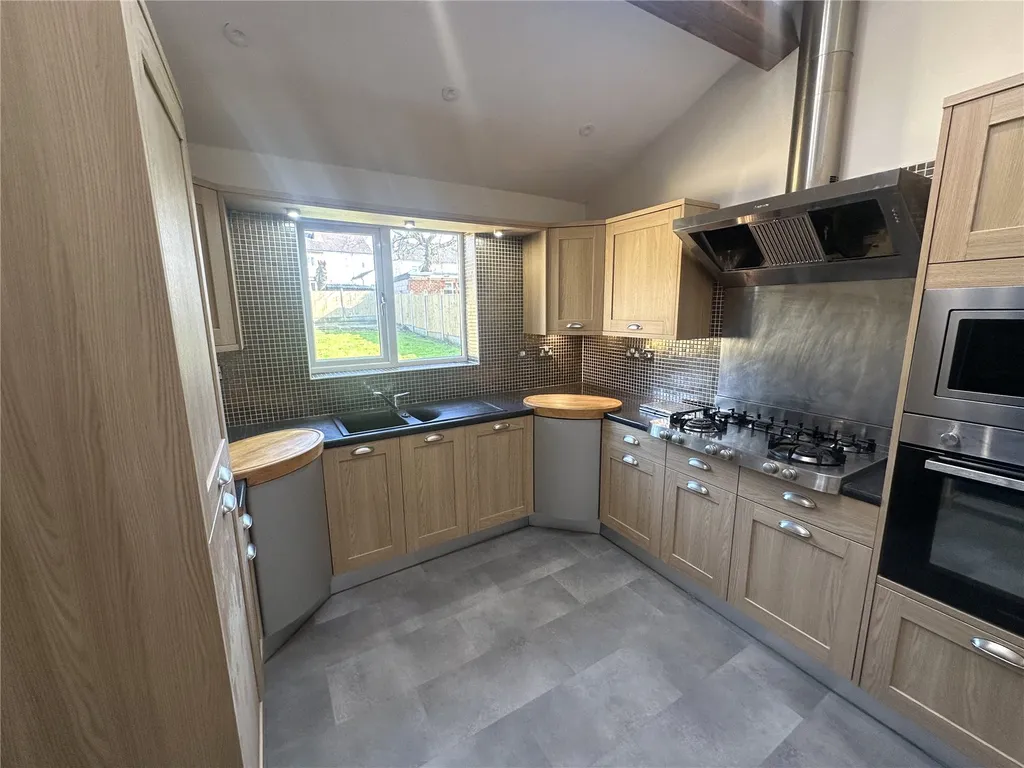 House in Wolverhampton, Penn, West Midlands - View 6