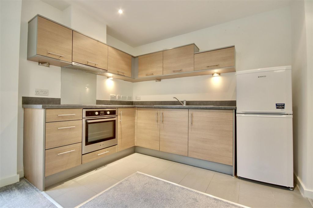 Property photo 1 of 6 608Bfb0F-E699-4E7C-B626-3Cf1Ef8Ccfa6_1_201_A.Jpeg
