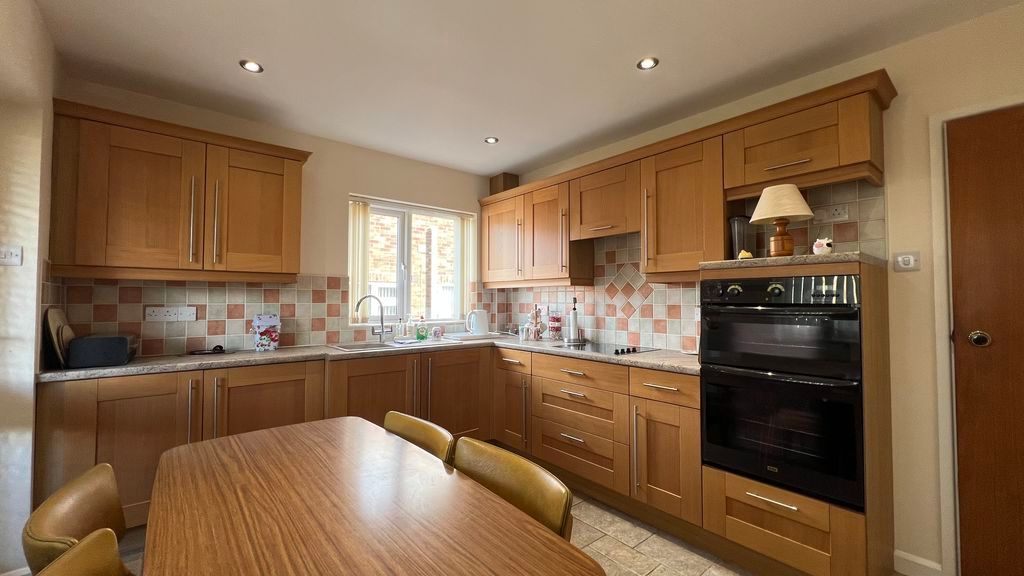 Property photo 2 of 12 Photo 11