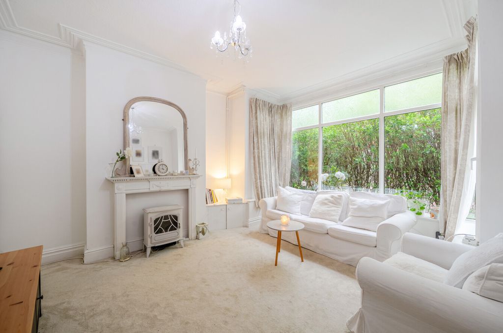 Property photo 2 of 18 1446413-16-69E24d...