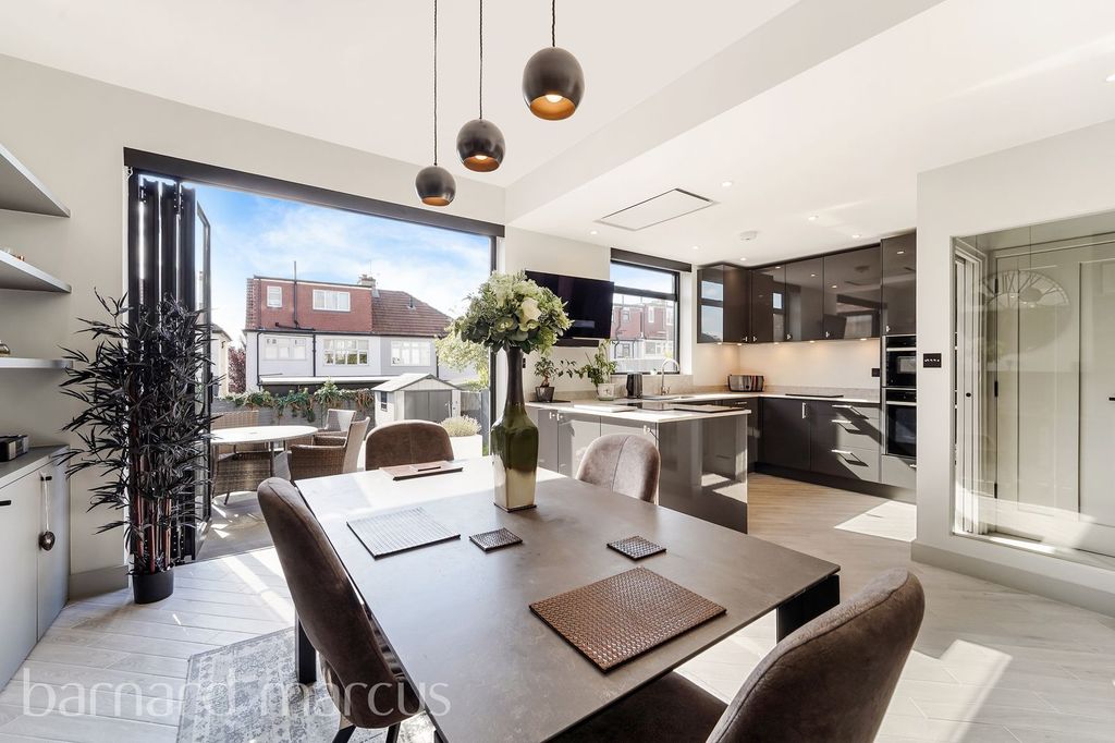 Property photo 1 of 8 Image