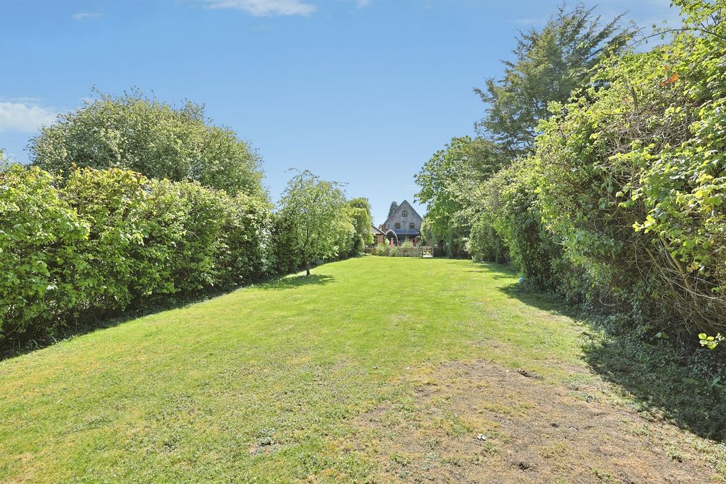 Property photo 3 of 34