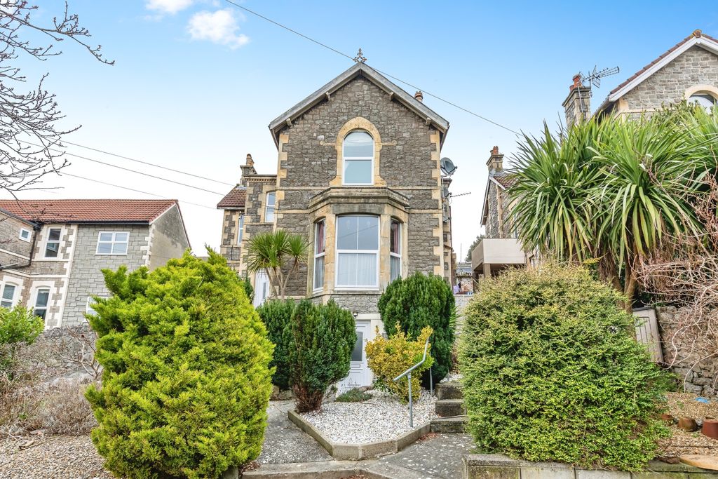 Property photo 1 of 11