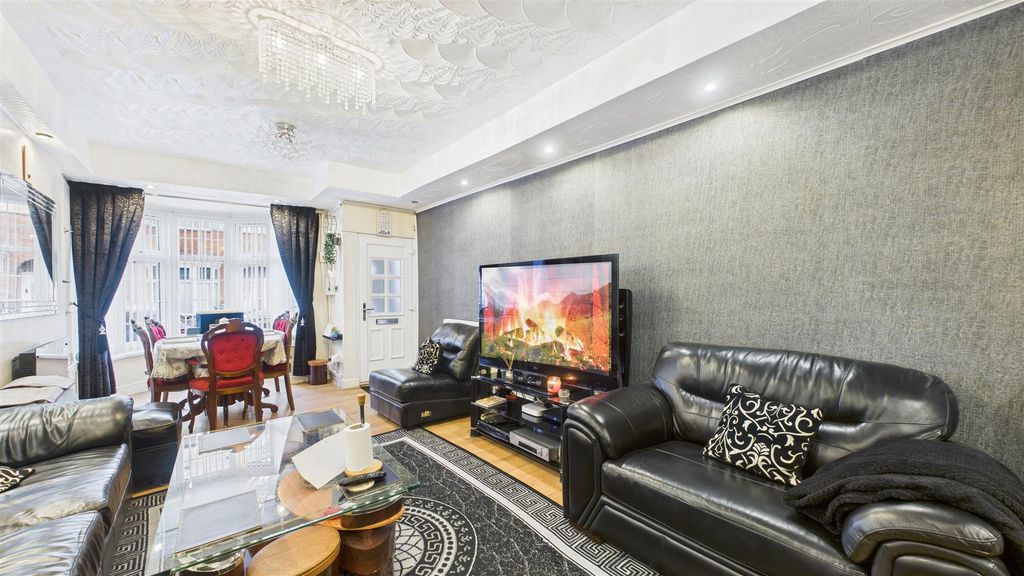 Property photo 2 of 13 Cam05101G0-Pr0103-Still022.Jpg