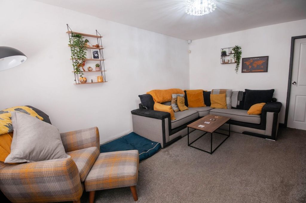 Property photo 2 of 17 Lounge