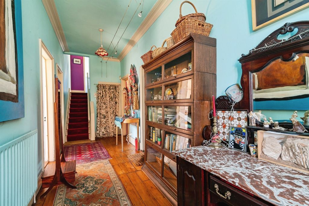 Property photo 3 of 22