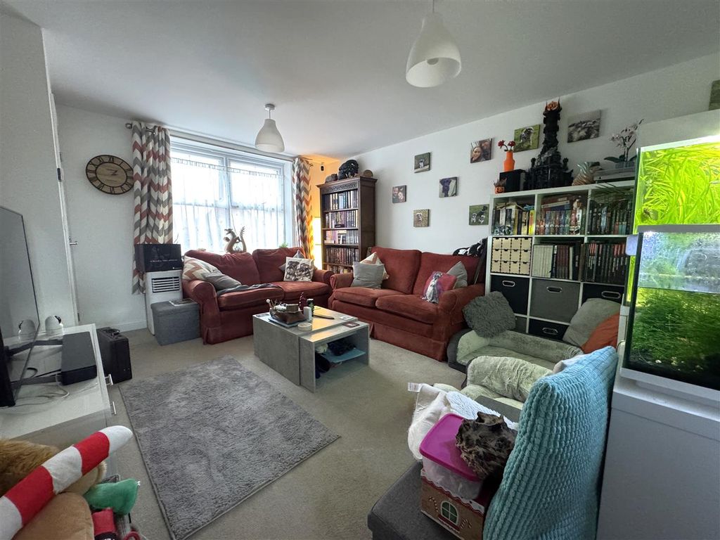 Property photo 3 of 11