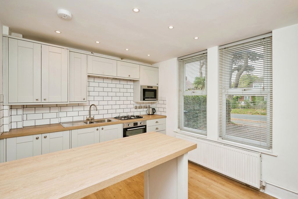 Property photo 3 of 10 3