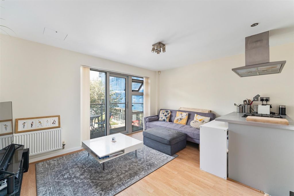 Property photo 1 of 9