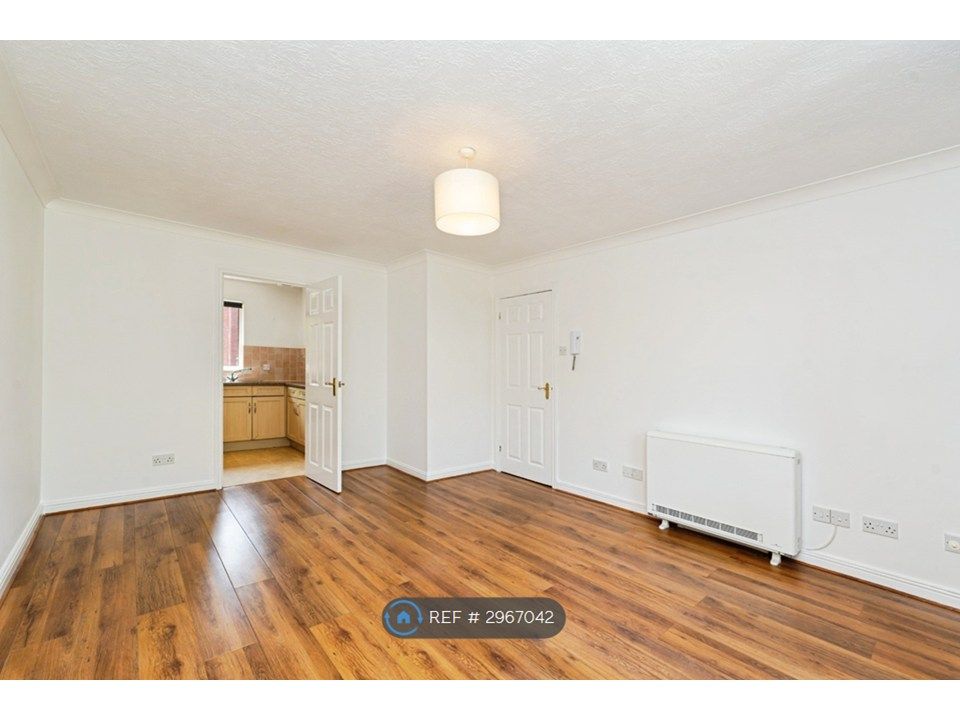Property photo 2 of 5 Living Room