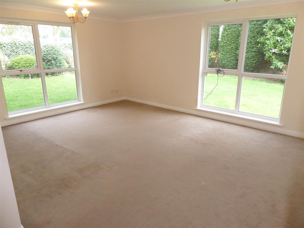 Property photo 3 of 8 Lounge.Jpg