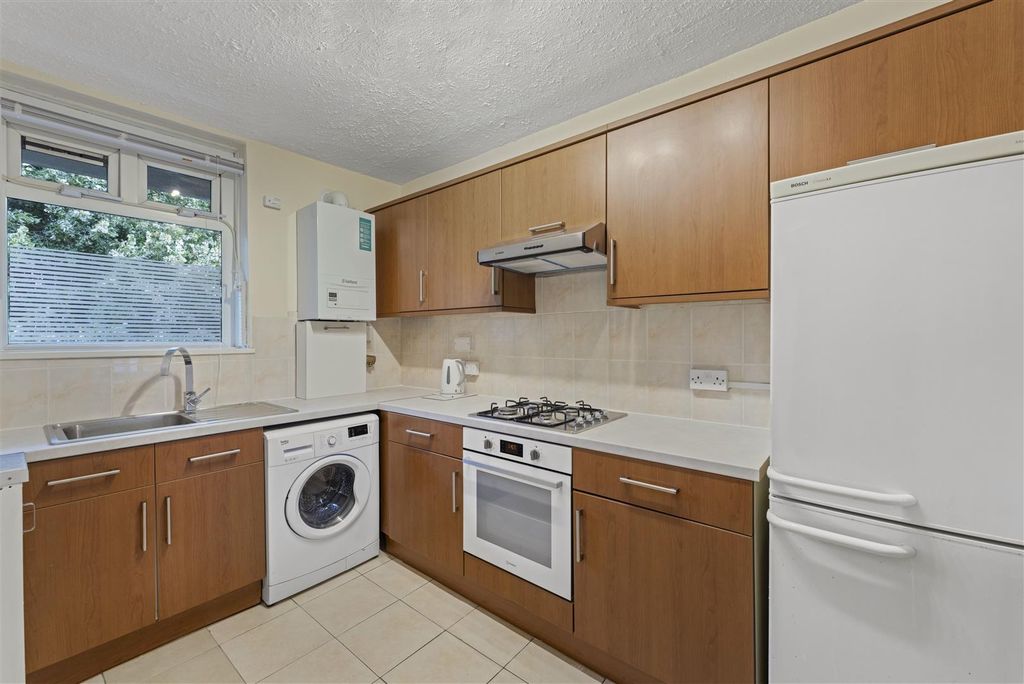 Property photo 3 of 18 Kitchen