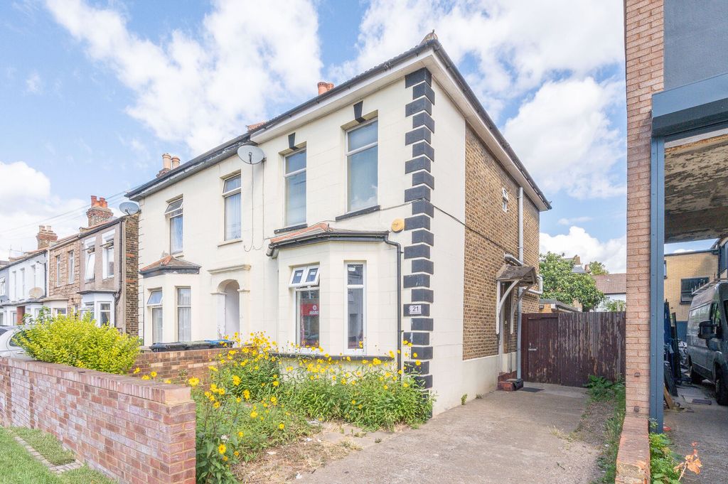 Property photo 1 of 17
