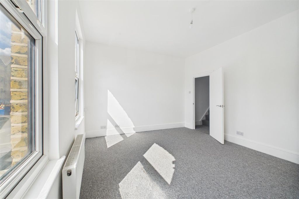 Property photo 1 of 14 Cam01799G0-Pr0146-Still006.Jpg