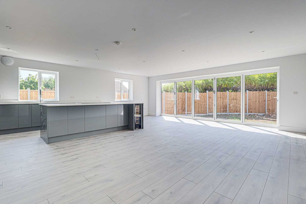 Property photo 2 of 22