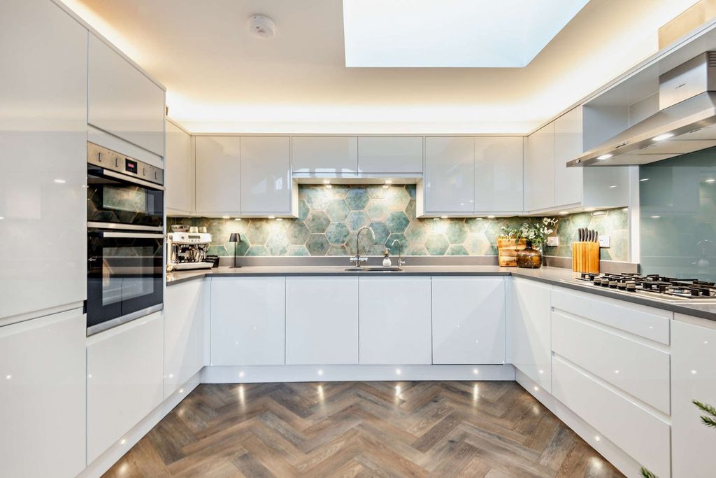 Property photo 3 of 12 Kitchen