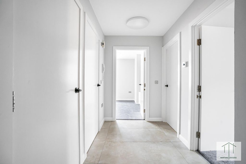 Property photo 2 of 13 Hallway