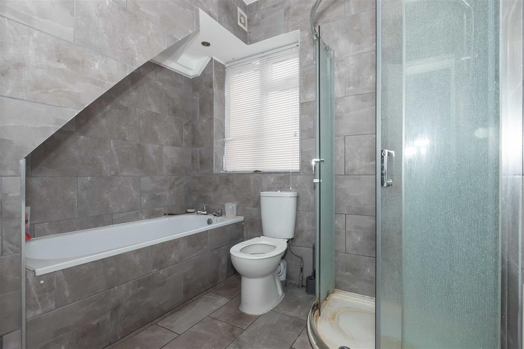 Property photo 3 of 13 2 West End Way_6.Jpg