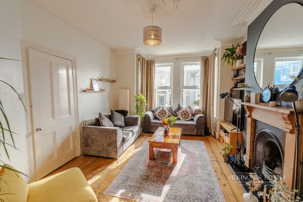 Property photo 2 of 11 4875452