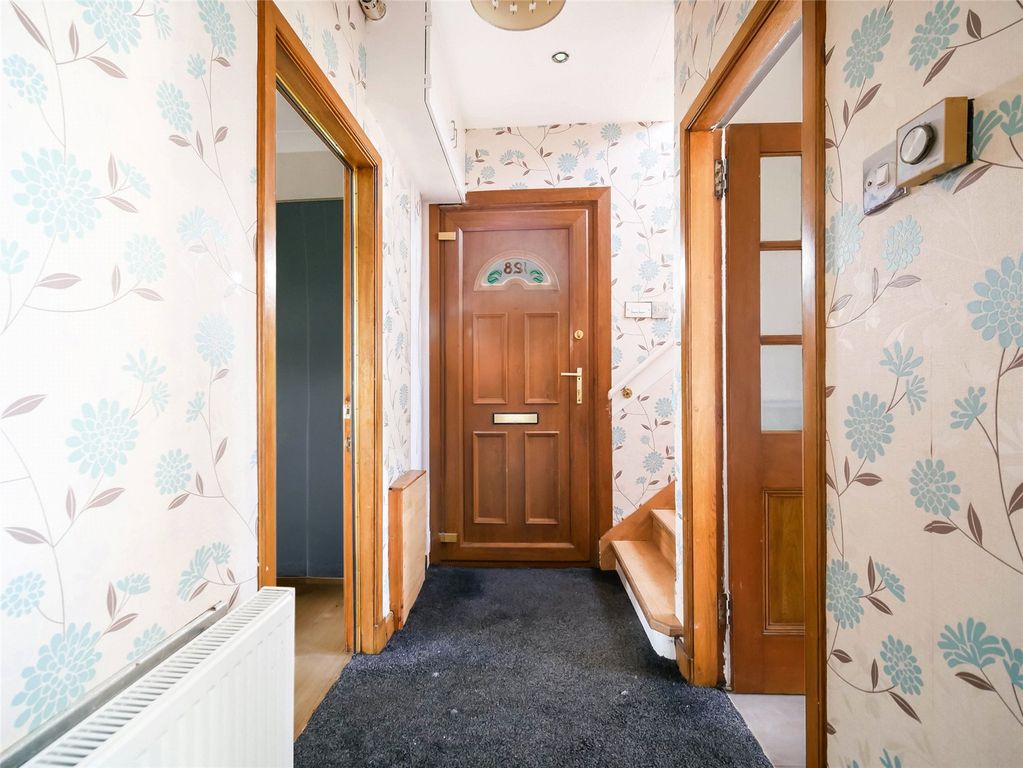 Property photo 2 of 21 Hallway